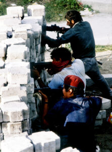 Combatientes del FMLN en Soyapango, durante la Ofensiva 1989